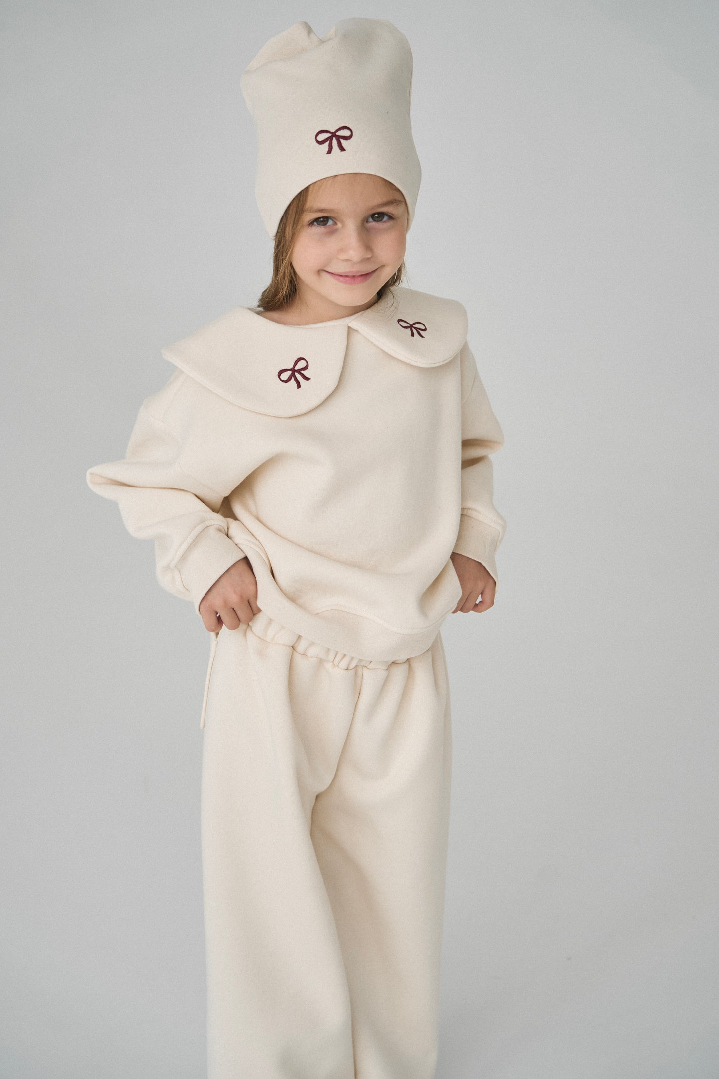 Dres kremowy z kokardkami