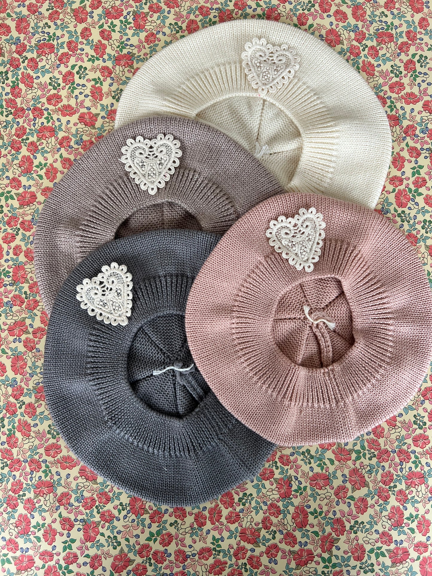 Beret merino z serduszkiem