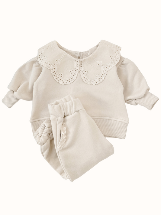 Kremowy dres z kołnierzykiem