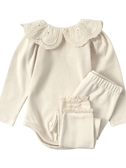 Prążkowane body/bluzka z koronkowym kołnierzykiem -kremowe