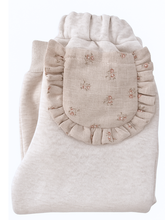 Dresowe spodnie z kontrastową kieszonką na pupie