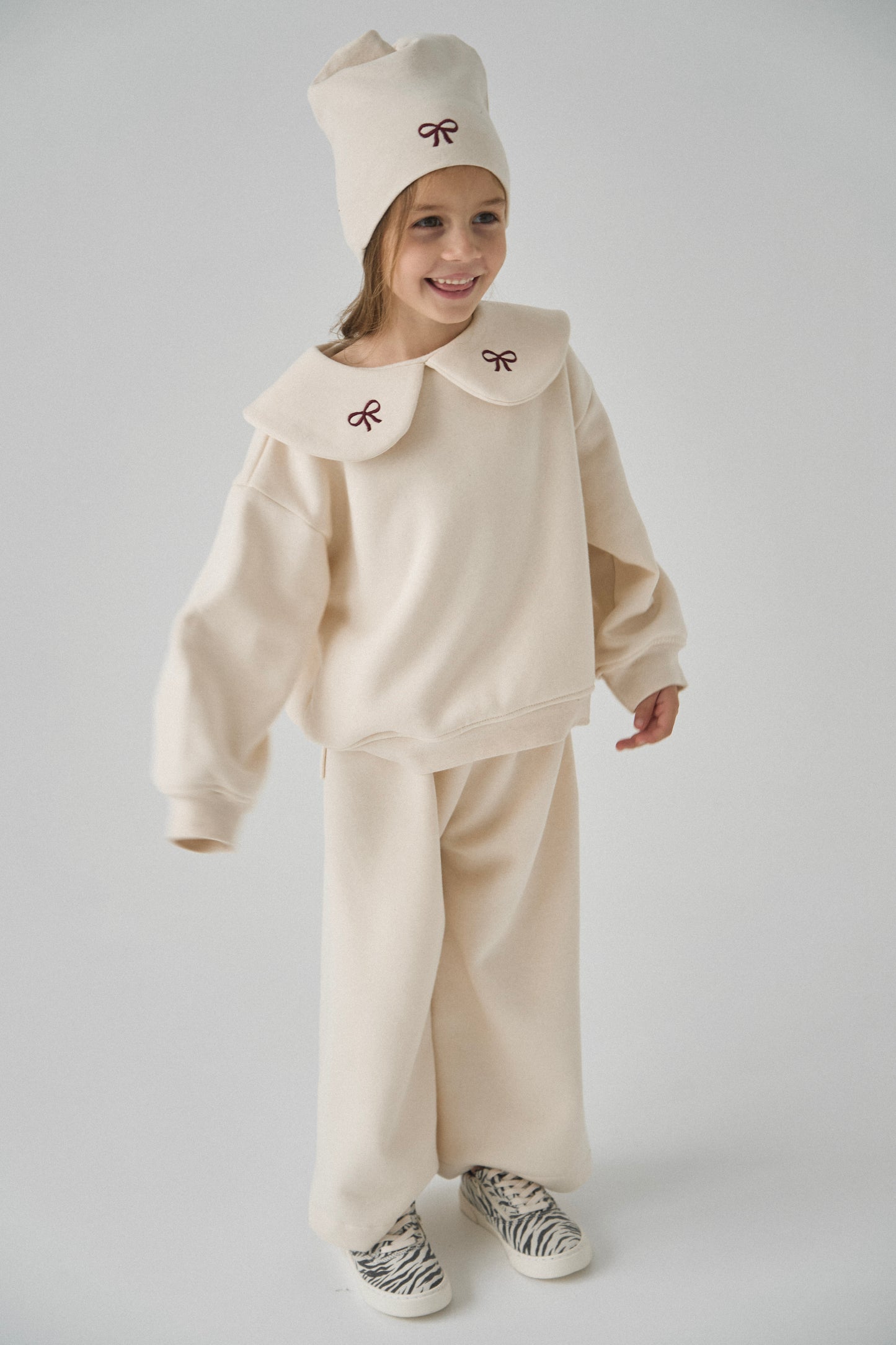 Dres kremowy z kokardkami