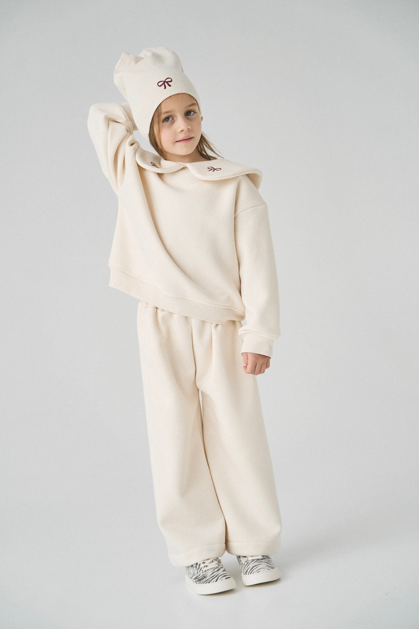 Dres kremowy z kokardkami