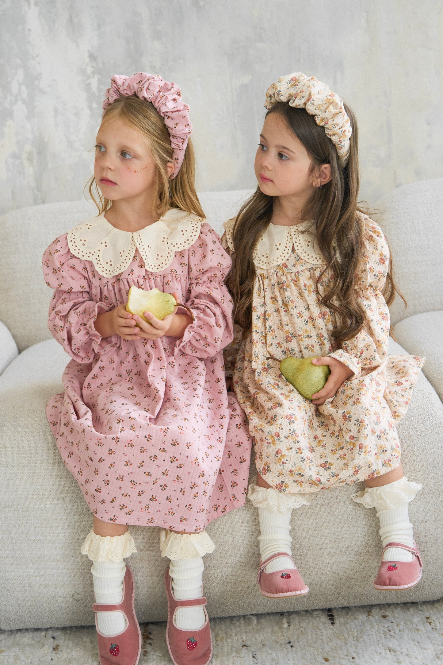 Sukienka w kwiatuszki beżowa