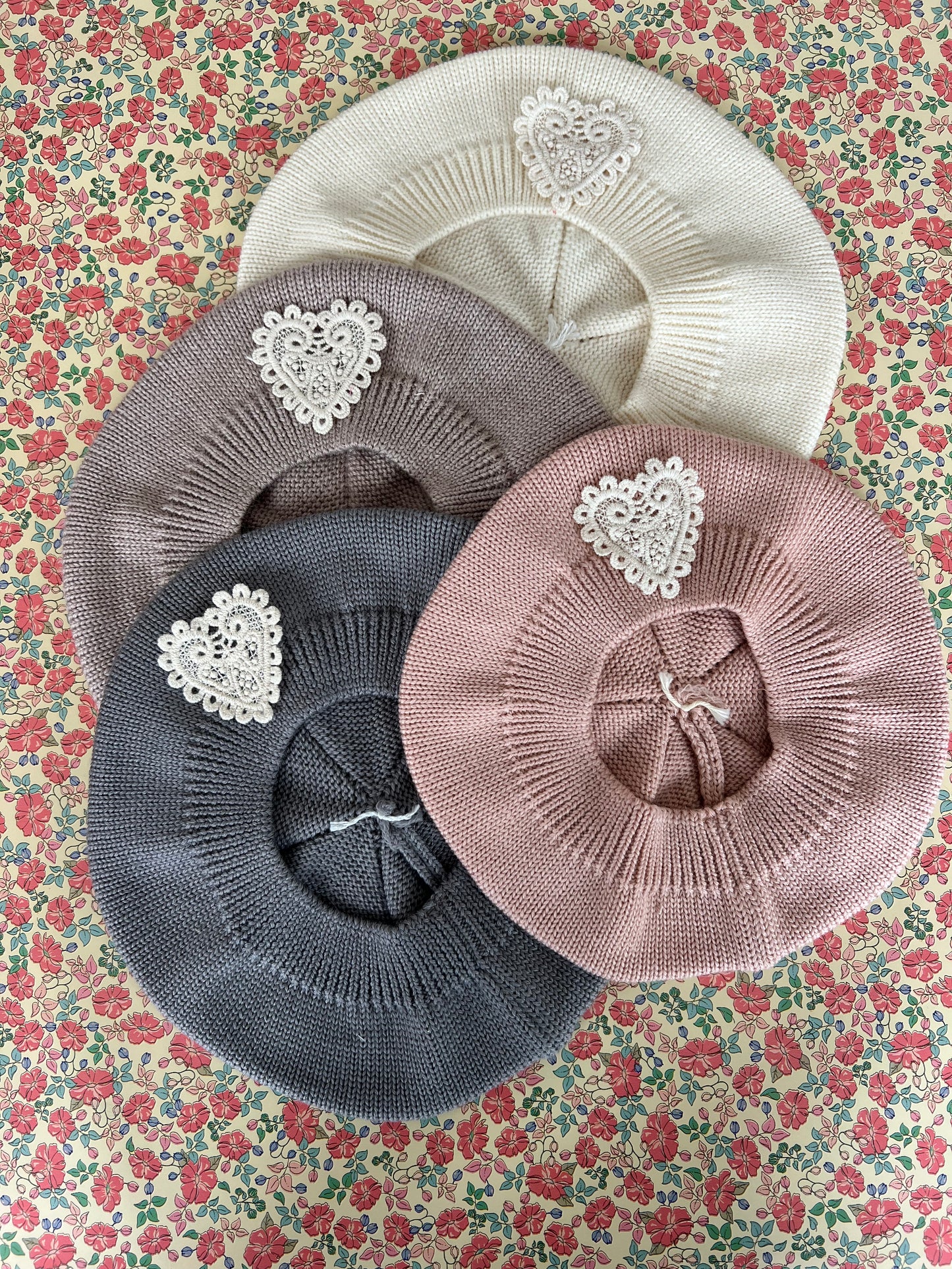 Beret merino z serduszkiem