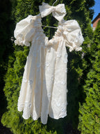 Sukienka z bufkami ceremony