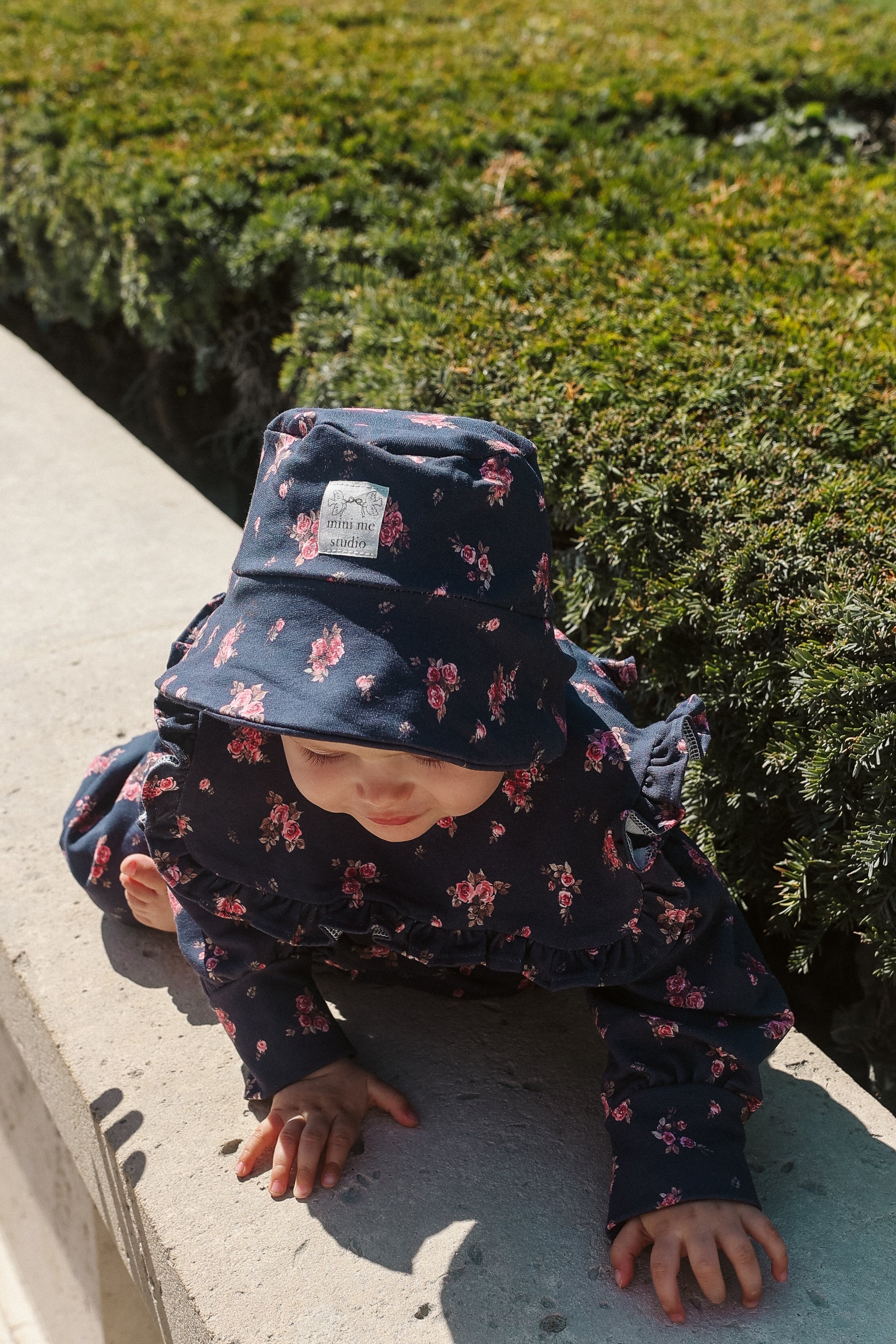 Granatowy kapelusz bucket hat
