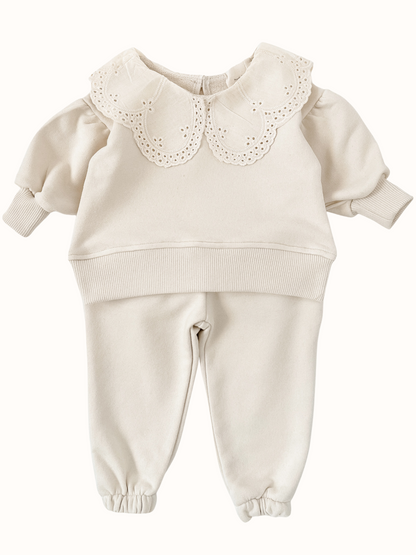 Kremowy dres z kołnierzykiem